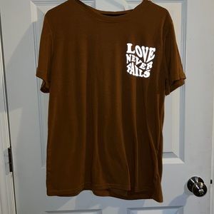 Love never fails T-shirt
